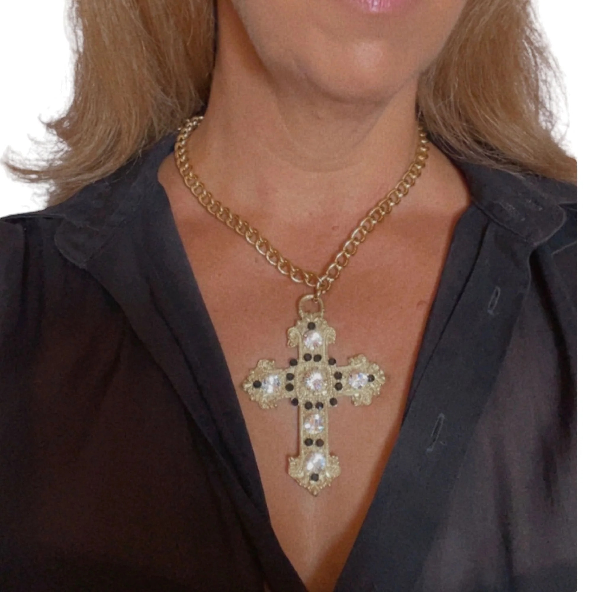 Collar cruz con cristales de sw en cristal y negro sobre dorado. 50cm