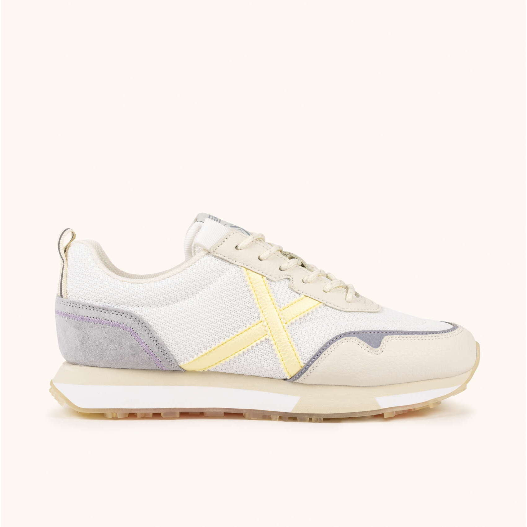 Zapatilla Deportiva Casual en Blanco y Crema con Detalles Amarillos MUNICH NEXT WMN 20