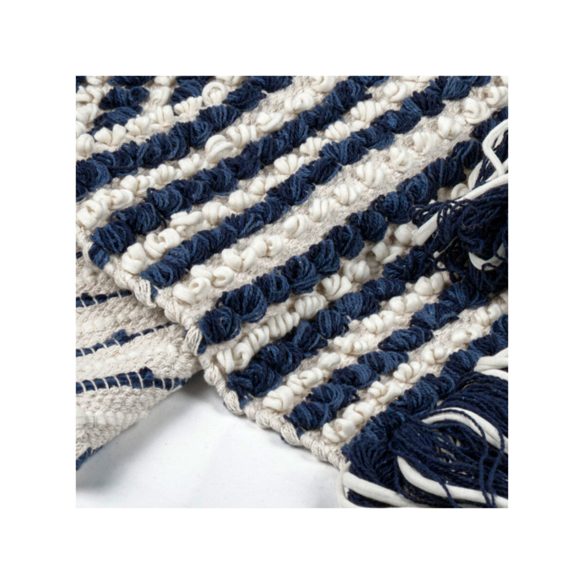 Tapis 60 x 80 cm tissu texturé petits pompons avec franges bicolores - MARINE