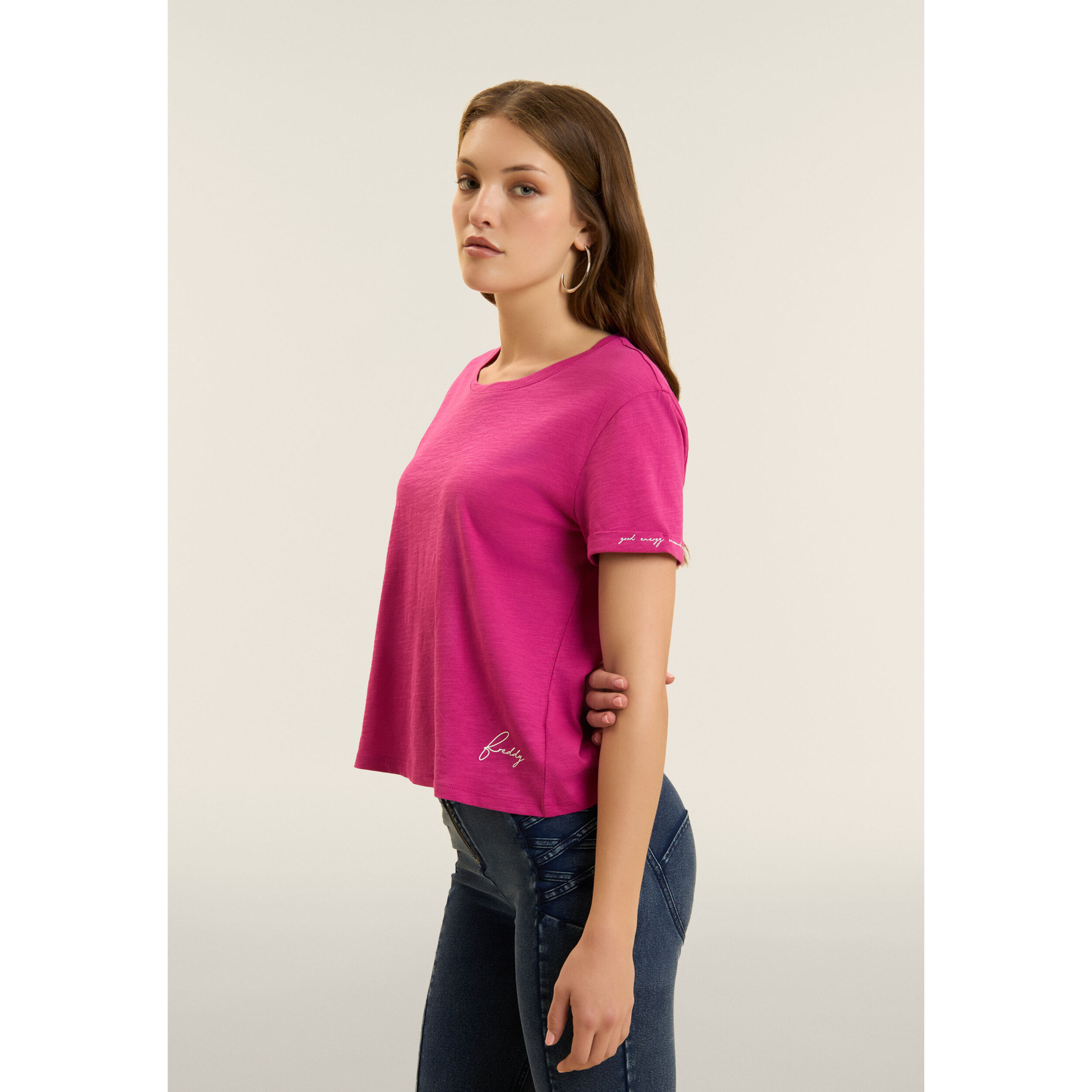 T-shirt cropped in jersey fiammato con risvolto sulle maniche