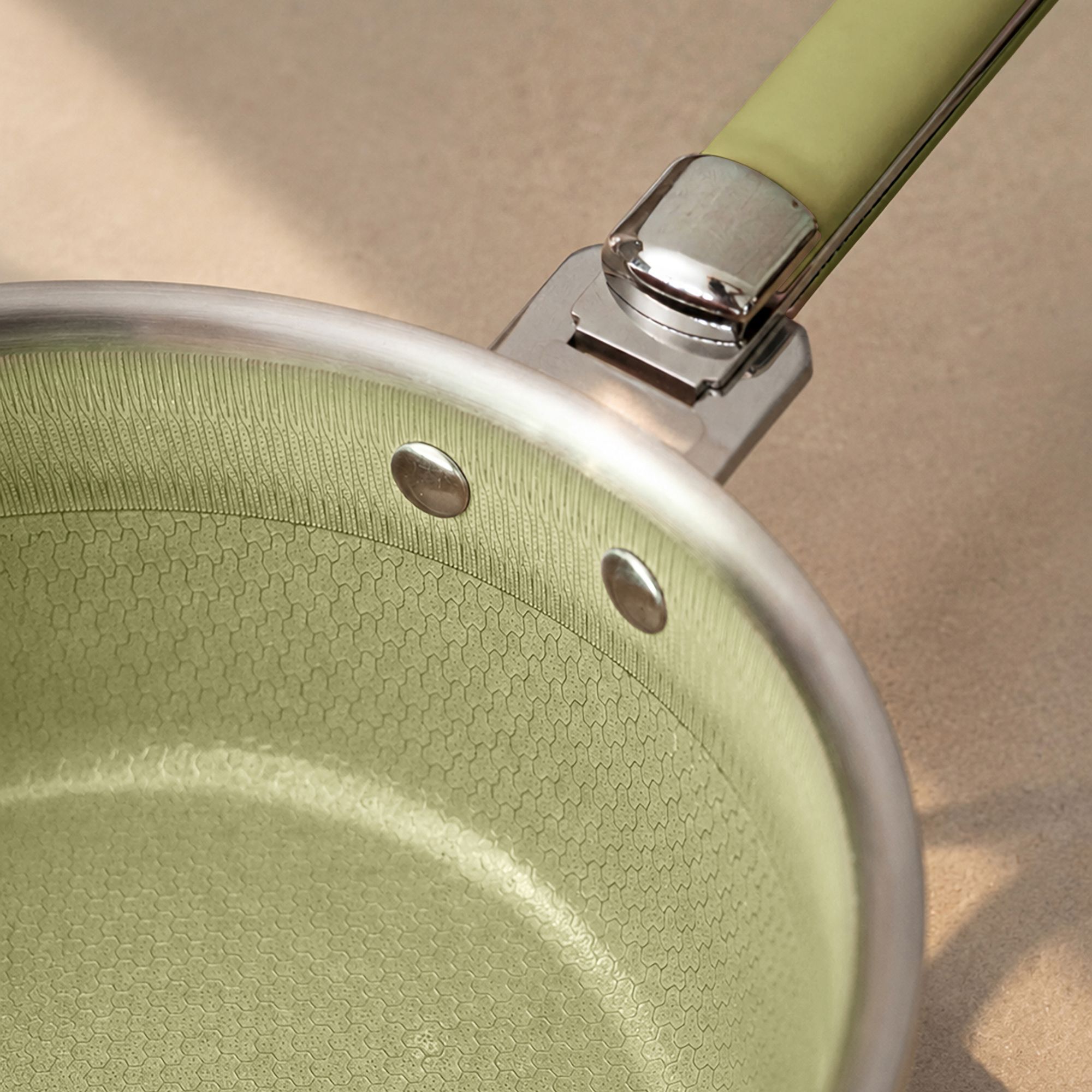 Sauteuse 24cm en acier inoxydable et manche amovible vert AGLAE