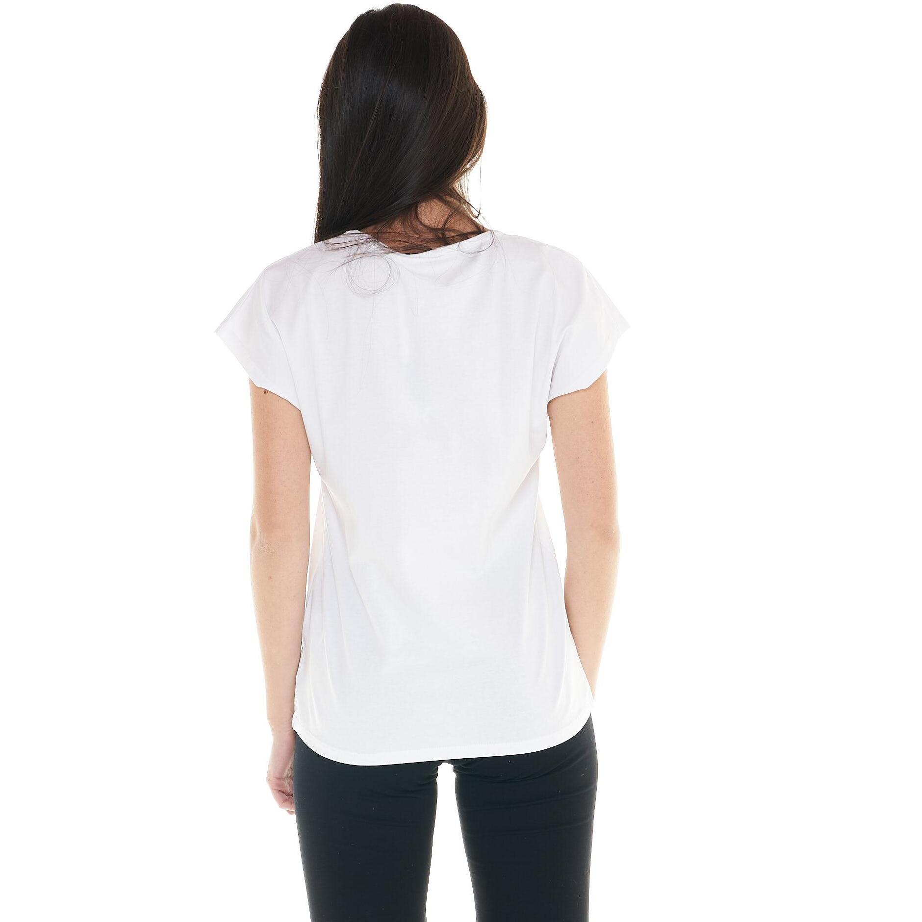 Traje básico largo de mujer.