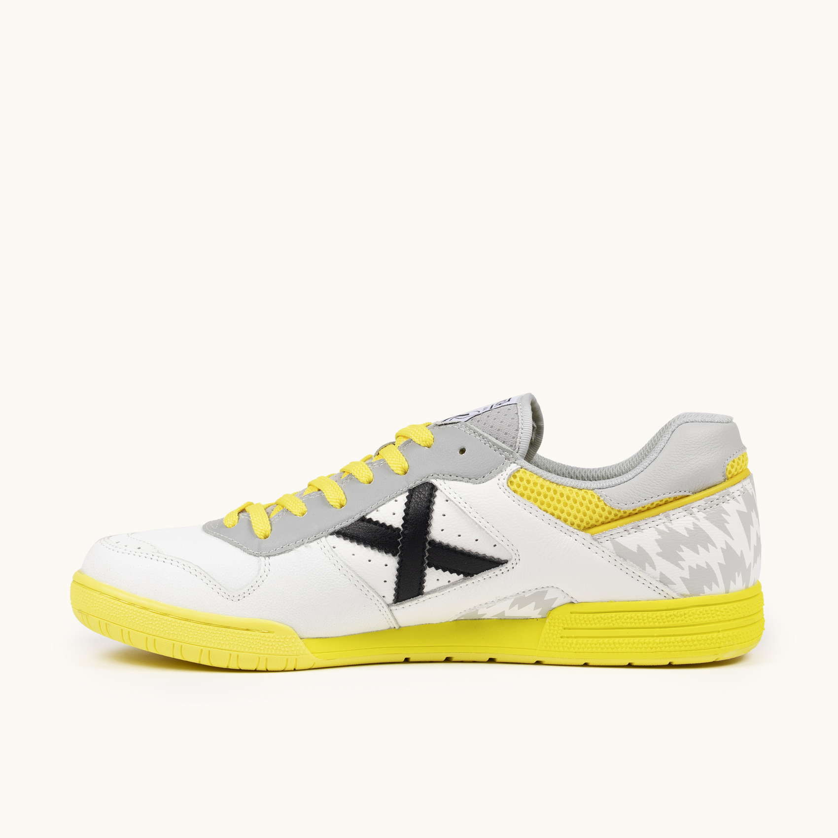 MUNICH CONTINENTAL V2 69 Zapatillas de fútbol sala y streetwear en naranja y amarillo