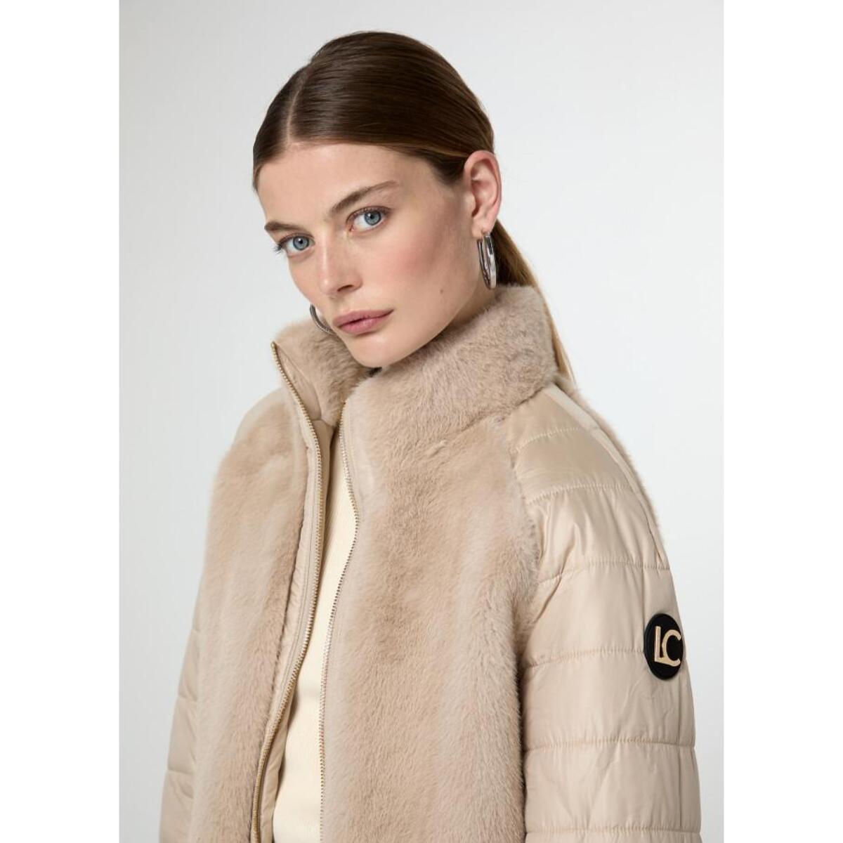 Cappotto combinato di piume di pelliccia