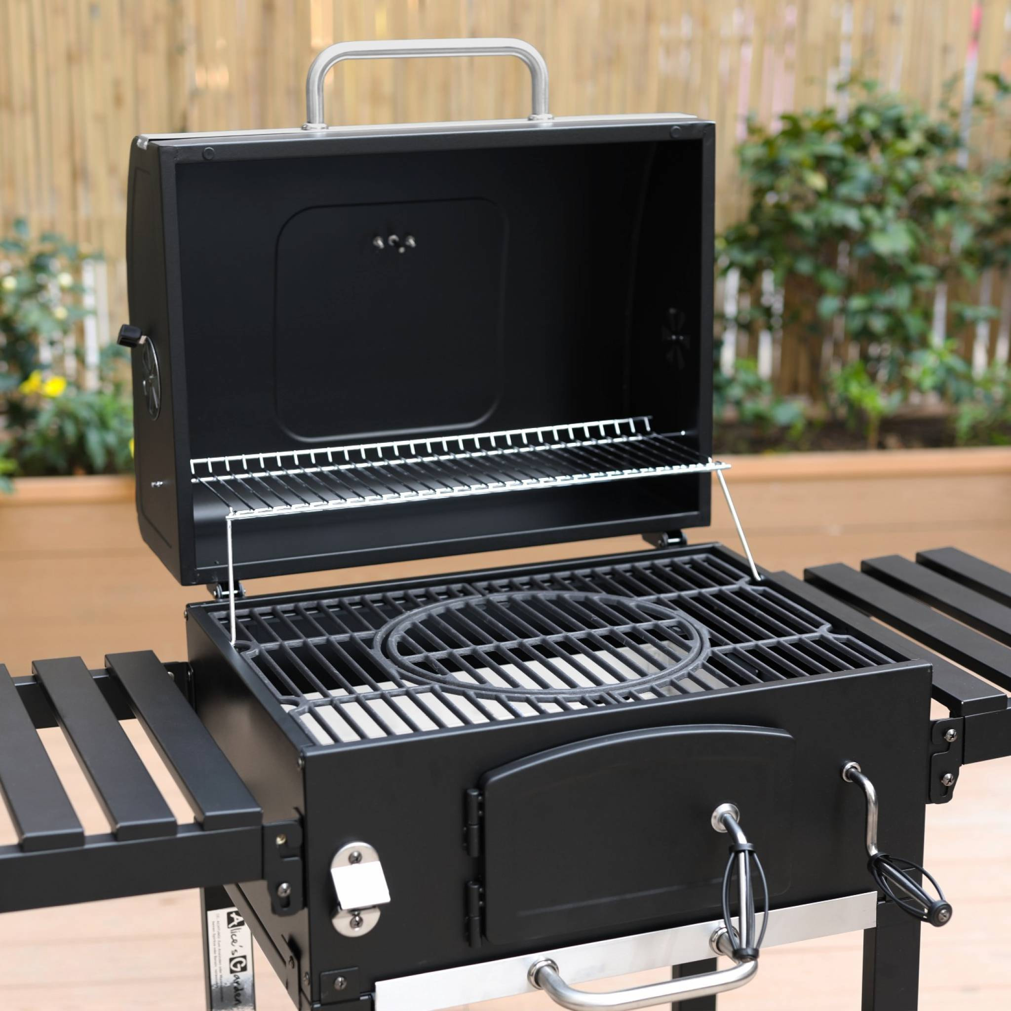 Barbecue Grill charbon de bois noir - Fumoir avec récupérateur de cendres. aérateurs. bac charbon ajustable et tablettes rabattables