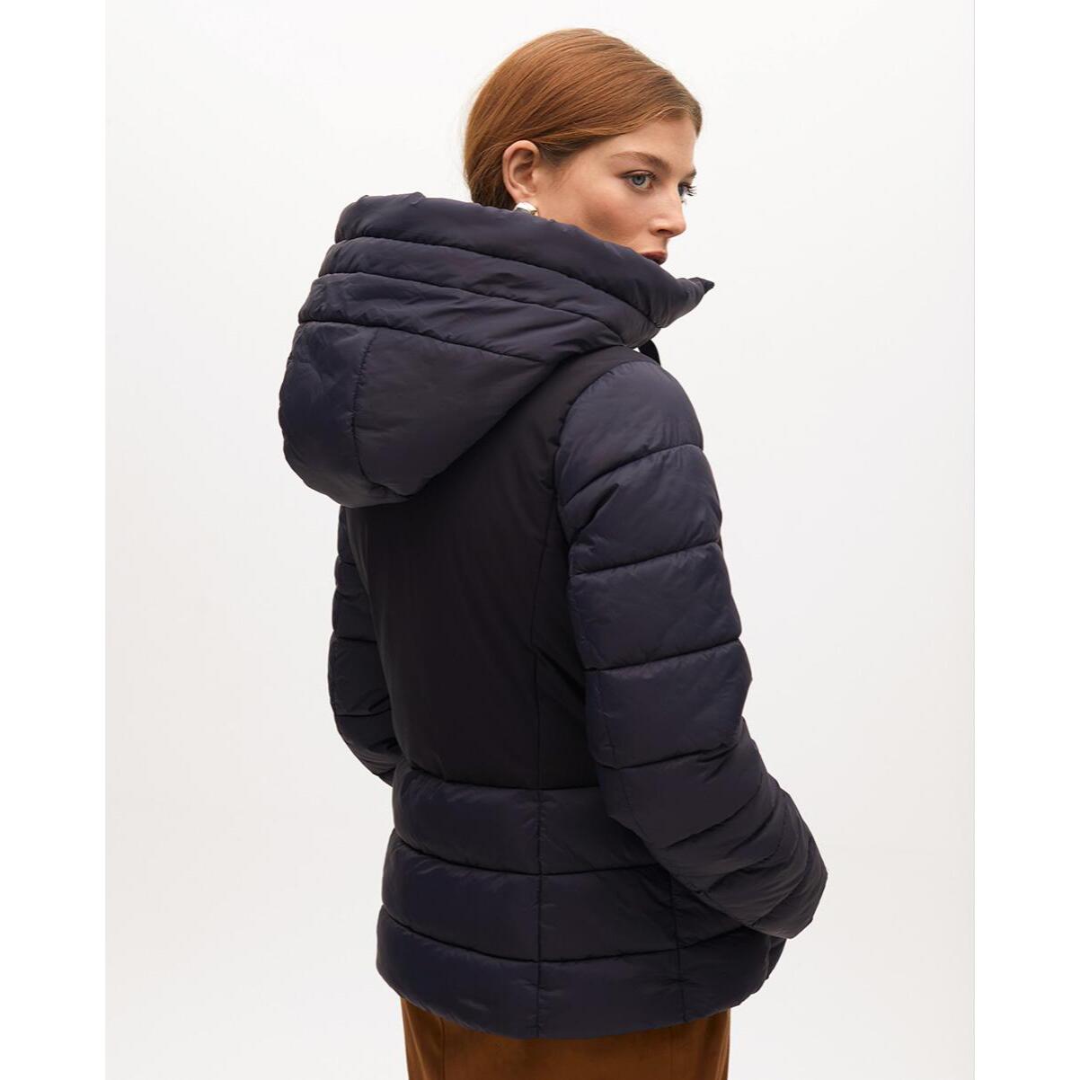 Anorak corto imbottito aderente a contrasto