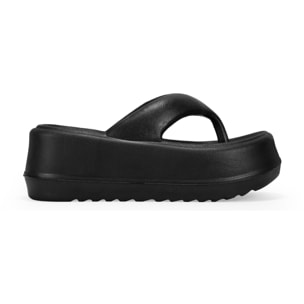 Sandalias de dedo negras con plataforma