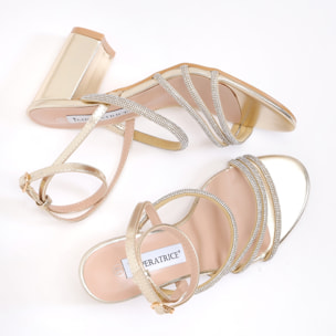 Sandali in simil pelle con tacco comodo e fasce ricoperte di strass