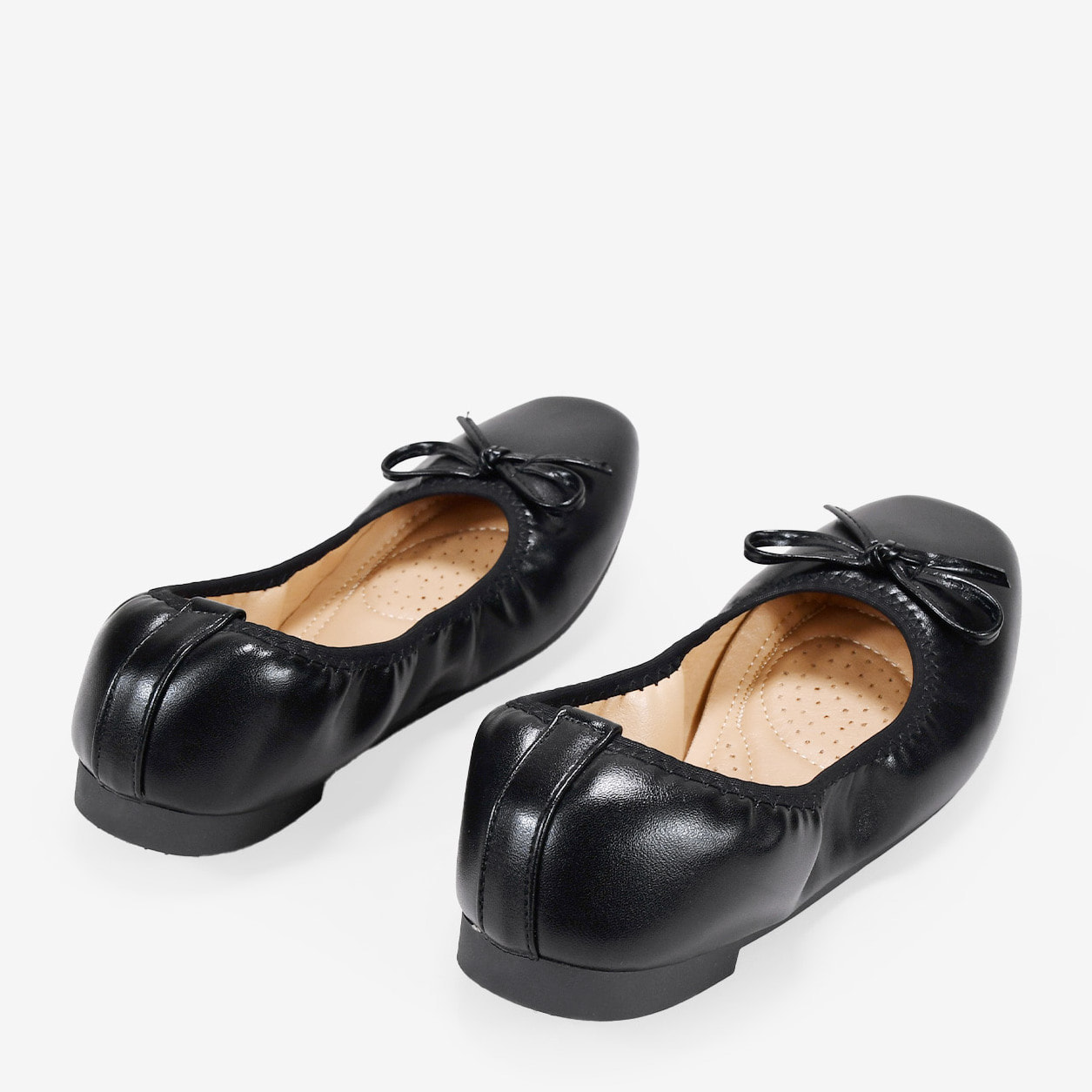 Bailarinas planas negras con lazo