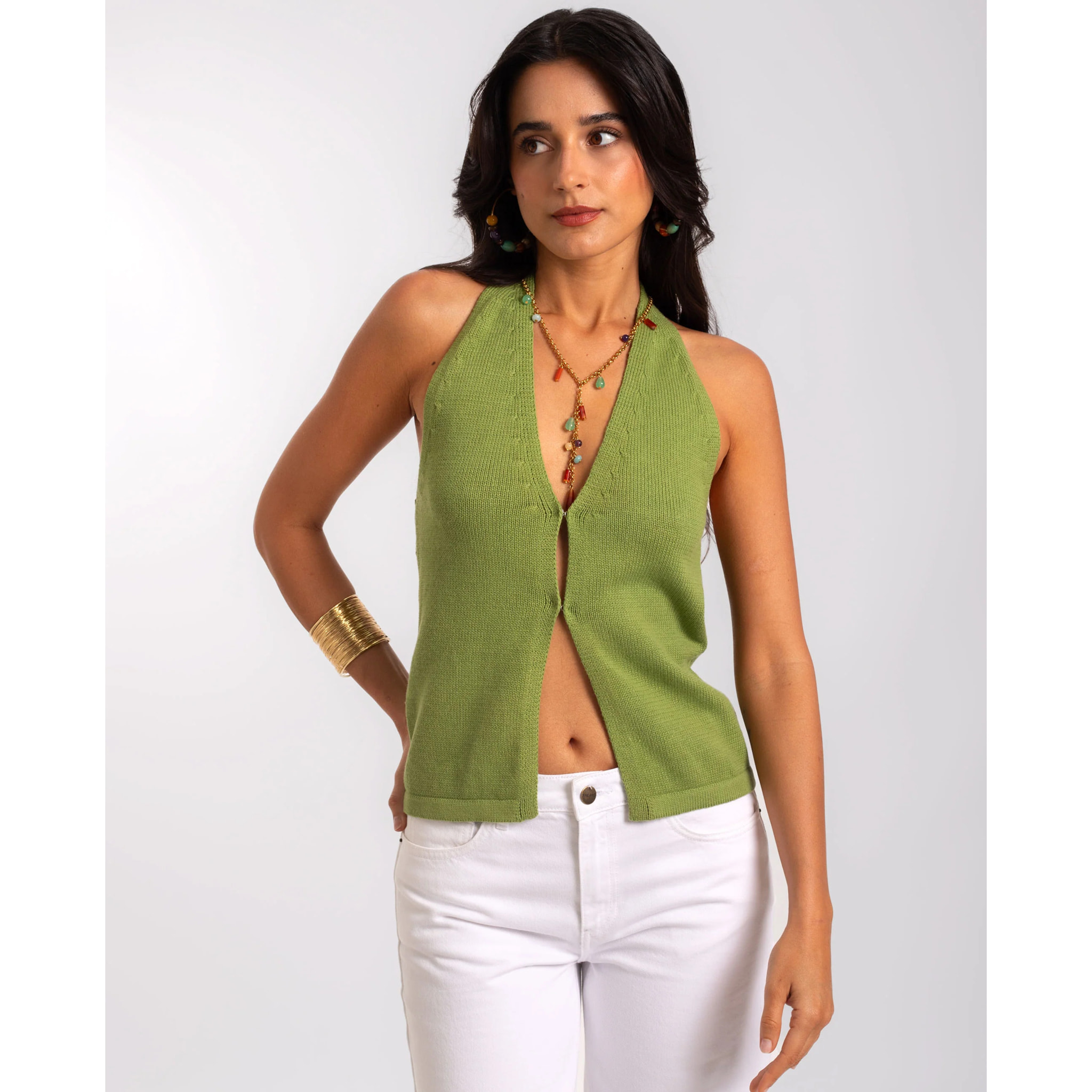 Top de mujer de punto fino con cuello halter y espalda descubierta.