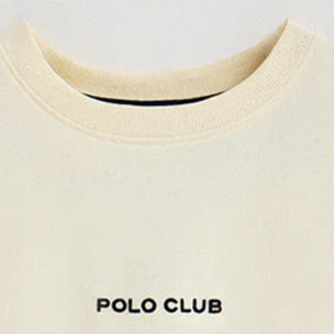 Camiseta color crudo de cuello redondo y print náutico