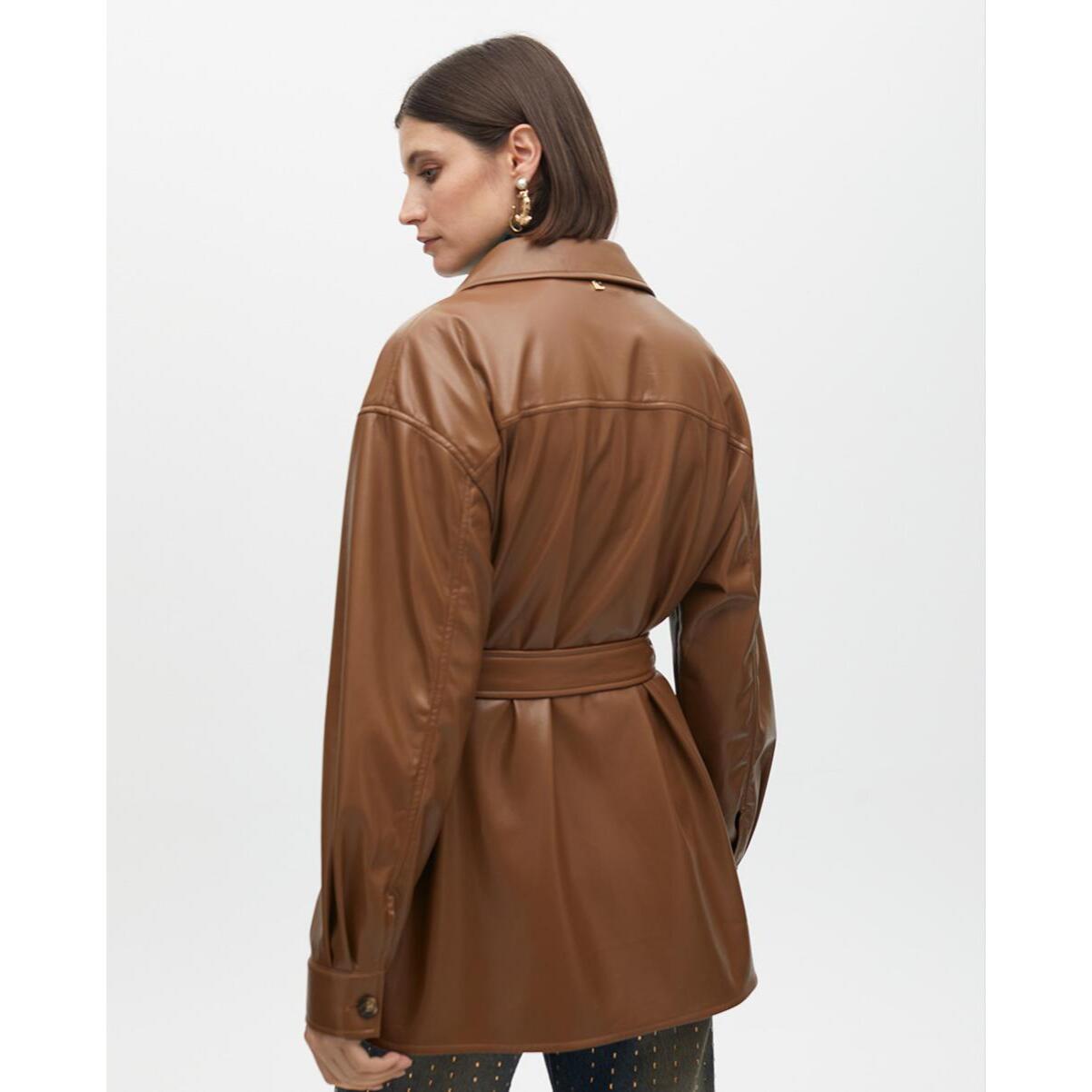 Giacca lunga con dettaglio tasche e cintura regolabile