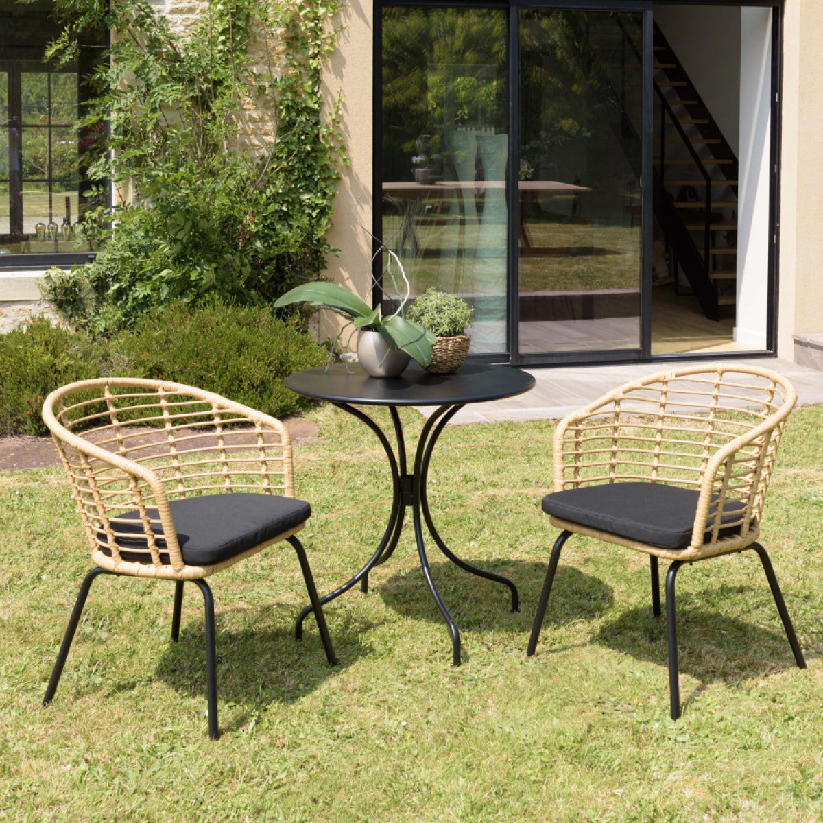 MALO - Lot de 2 fauteuils en rotin synthétique couleur naturelle