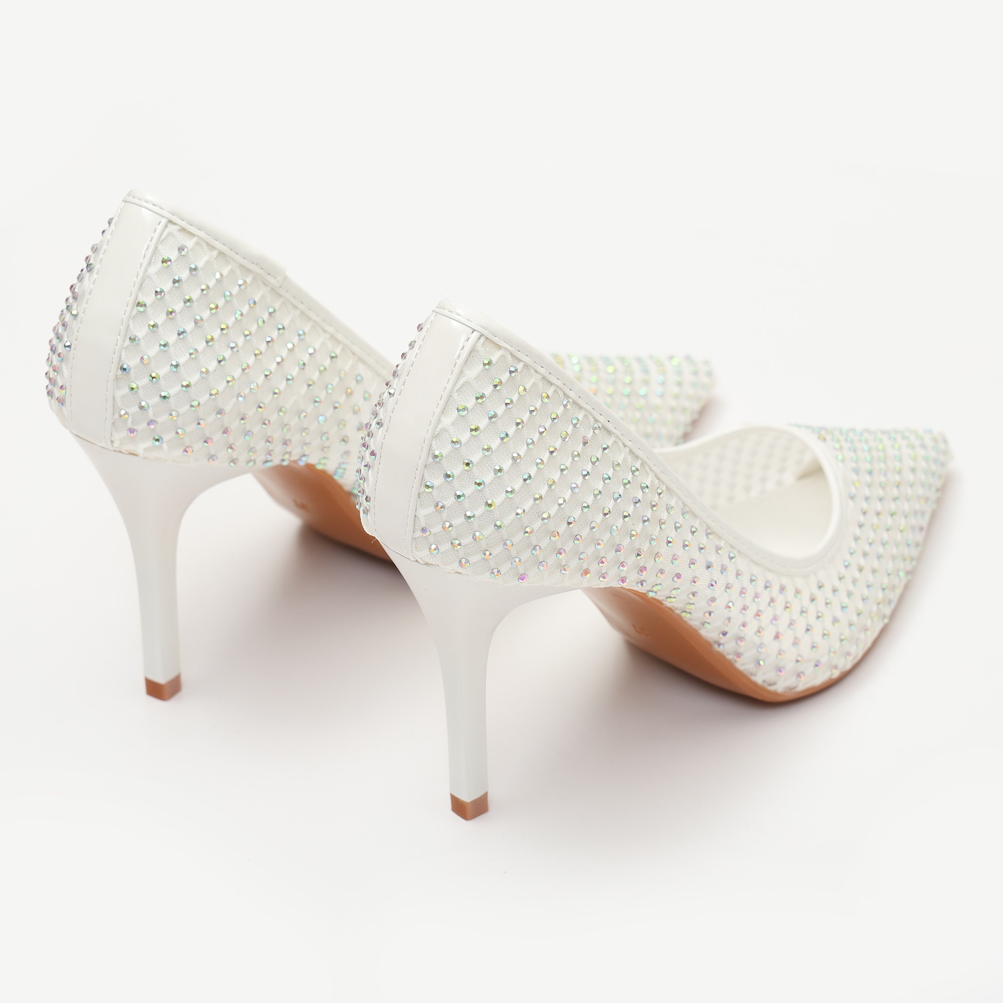 Dècolletè pumps in simil pelle con tomaia bucherellata ricoperta di strass