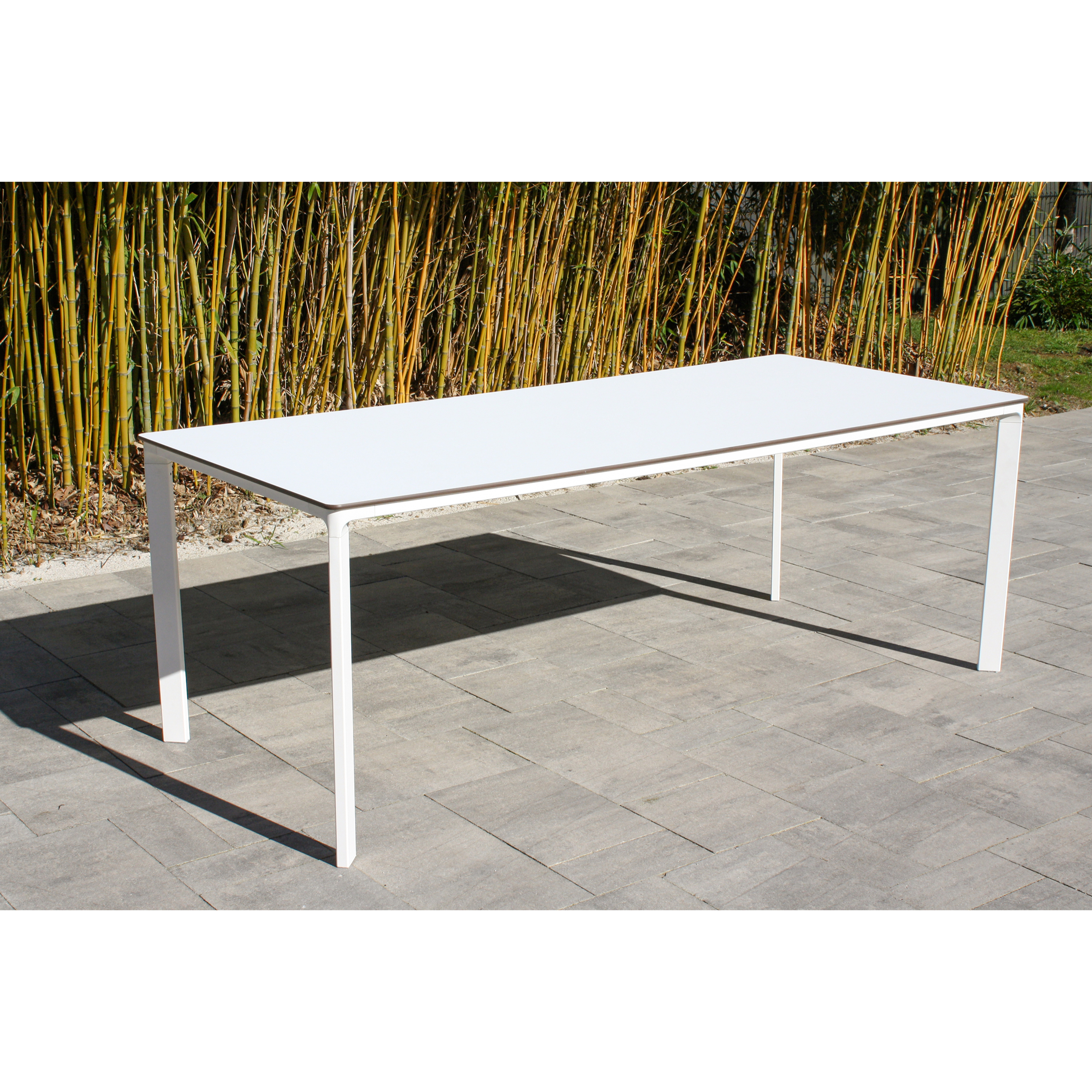 MEET - Table de jardin 8 places en aluminium laqué et peinture Epoxy blanc