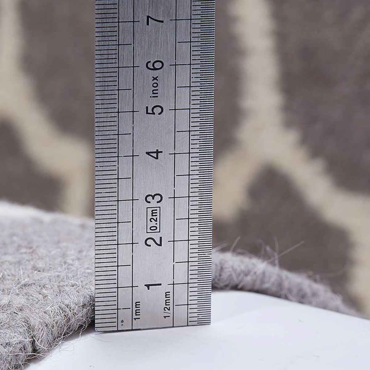 Tapis Kilim tissé à la main en laine motif Géométrique gris et blanc