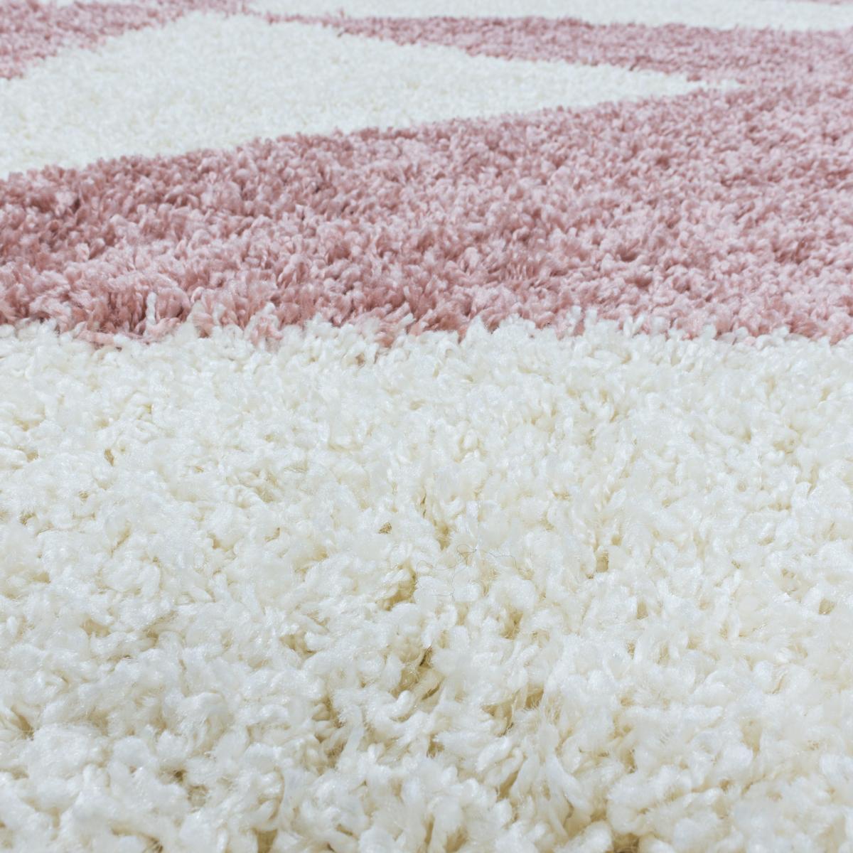 Tapis shaggy tissé motif géométrique MERA