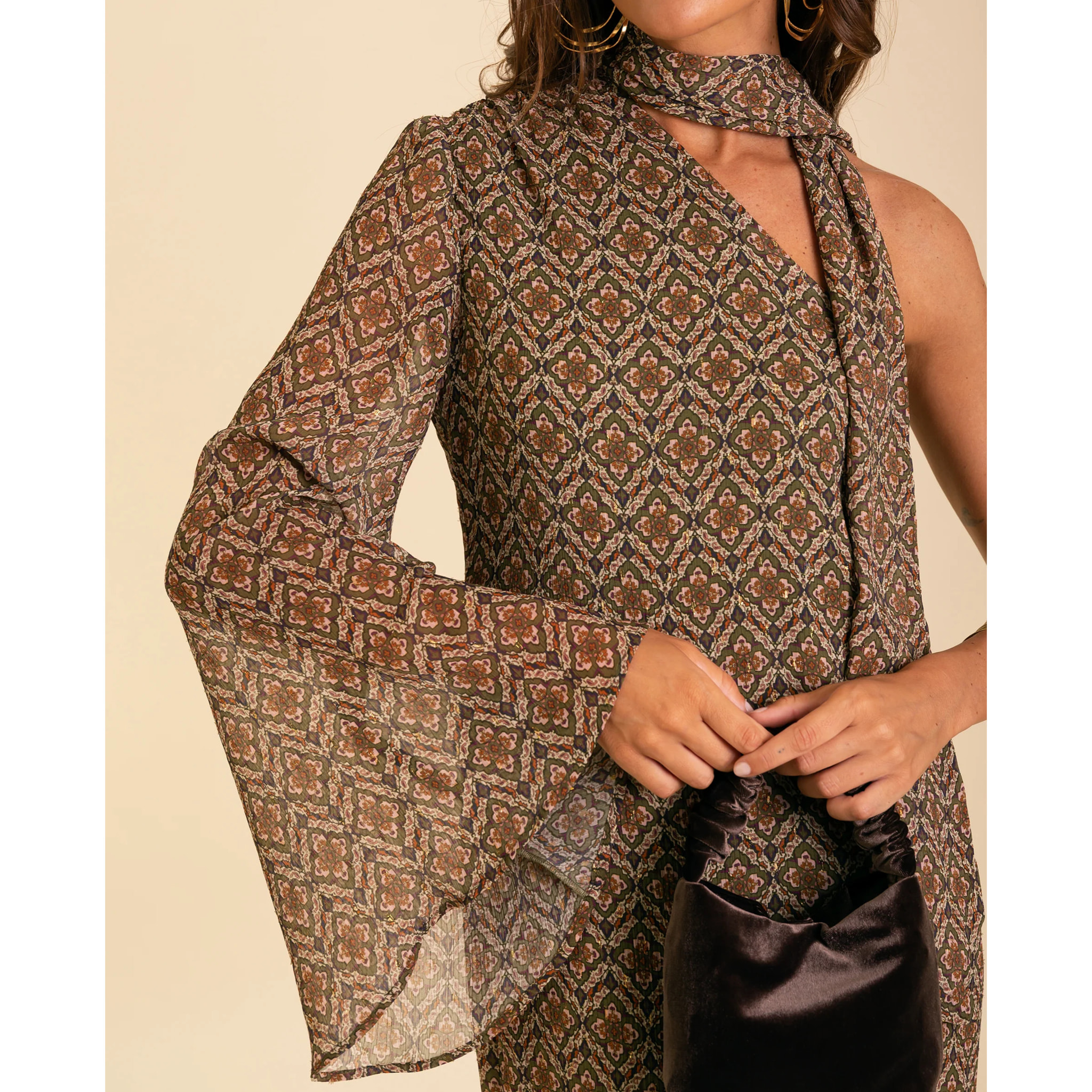Vestido midi asimétrico con lazada