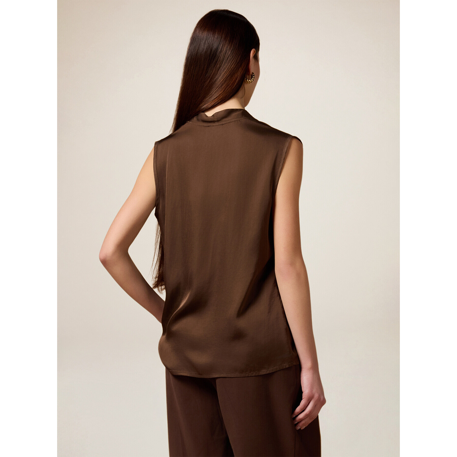 Oltre - Blusa in raso con scollo a V - Marrone