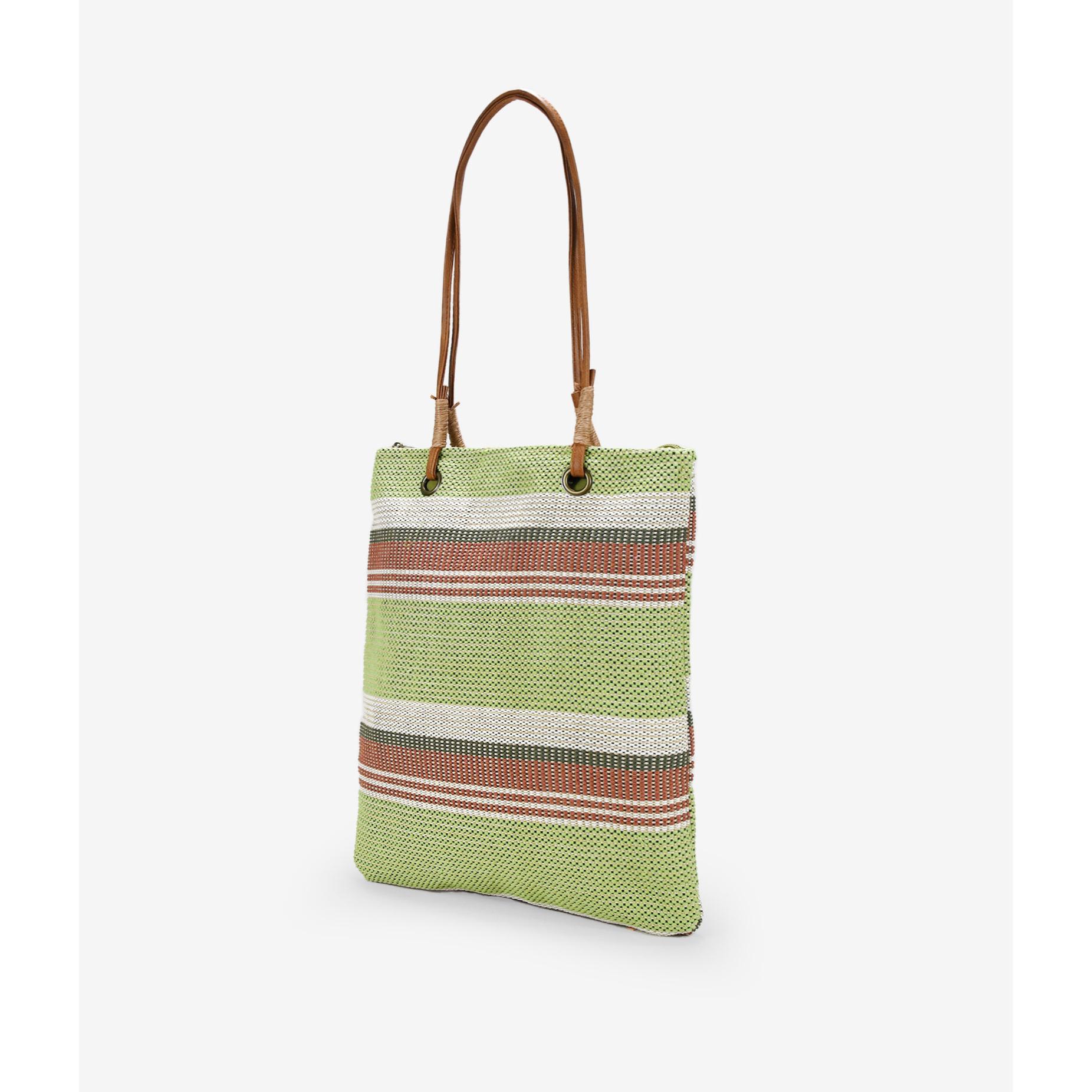 Bolso de playa tipo shopper verde en rafia