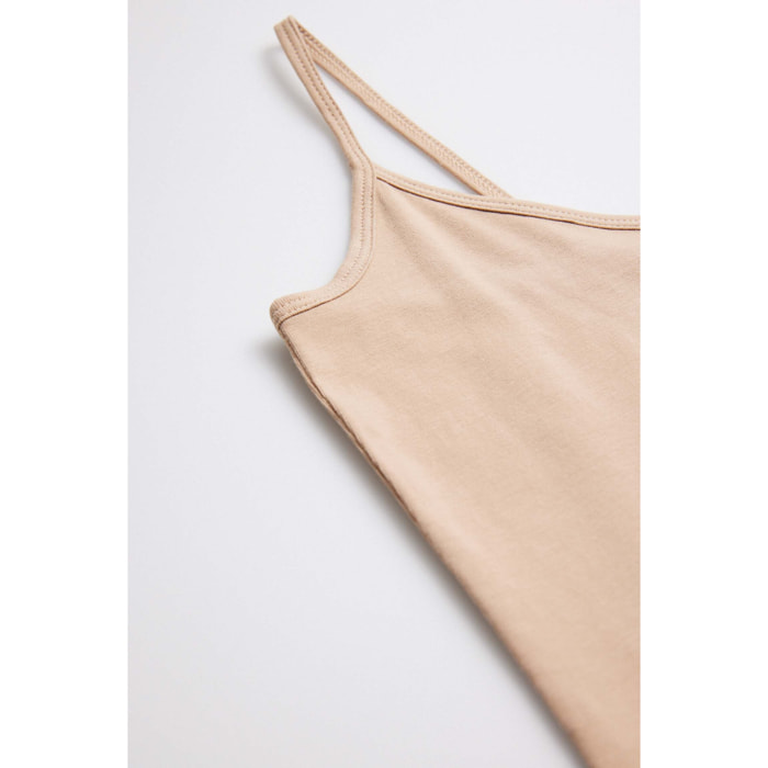 Maglietta in cotone beige con spalline sottili