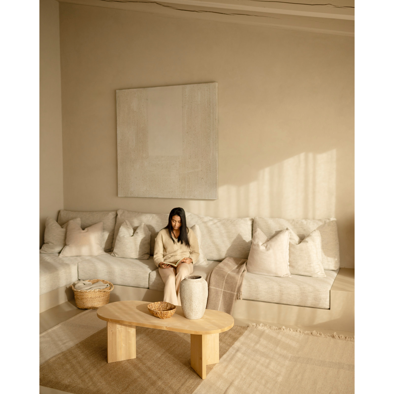 Mesa de centro de madera maciza en tono roble medio de 120cm Alto: 40 Largo: 120 Ancho: 50