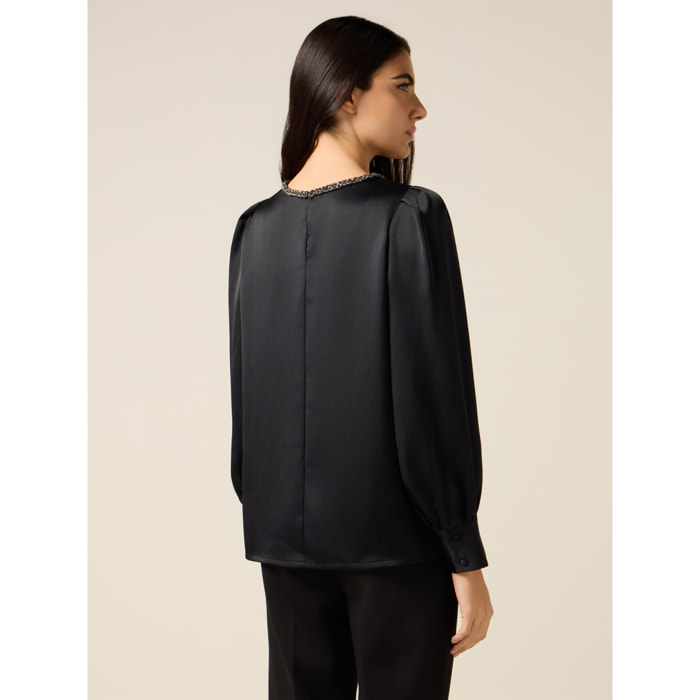 Oltre - Blusa in raso con dettaglio gioiello - Nero