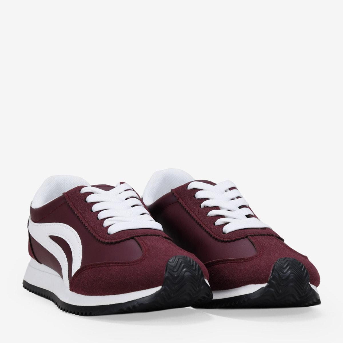 Zapatillas deportivas burdeos con cordones