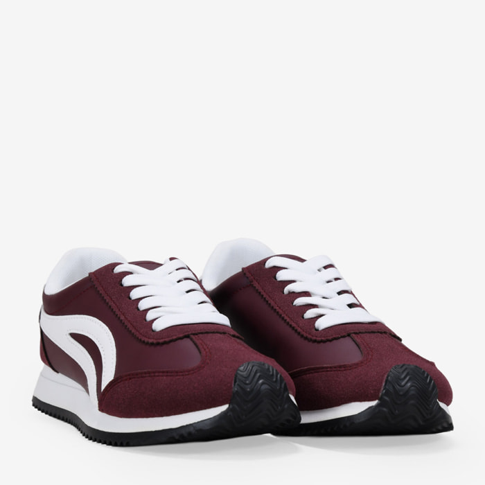 Zapatillas deportivas burdeos con cordones