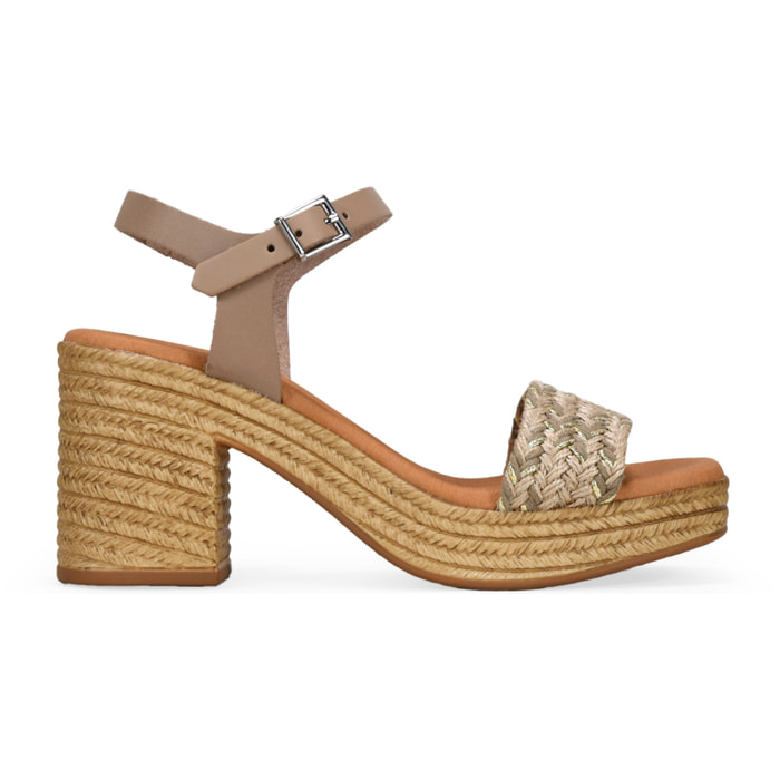 Sandalias de tacón taupe en piel con rafia