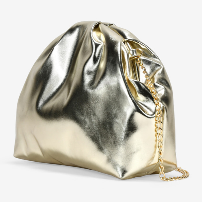 Bolso de mano dorado con boquilla