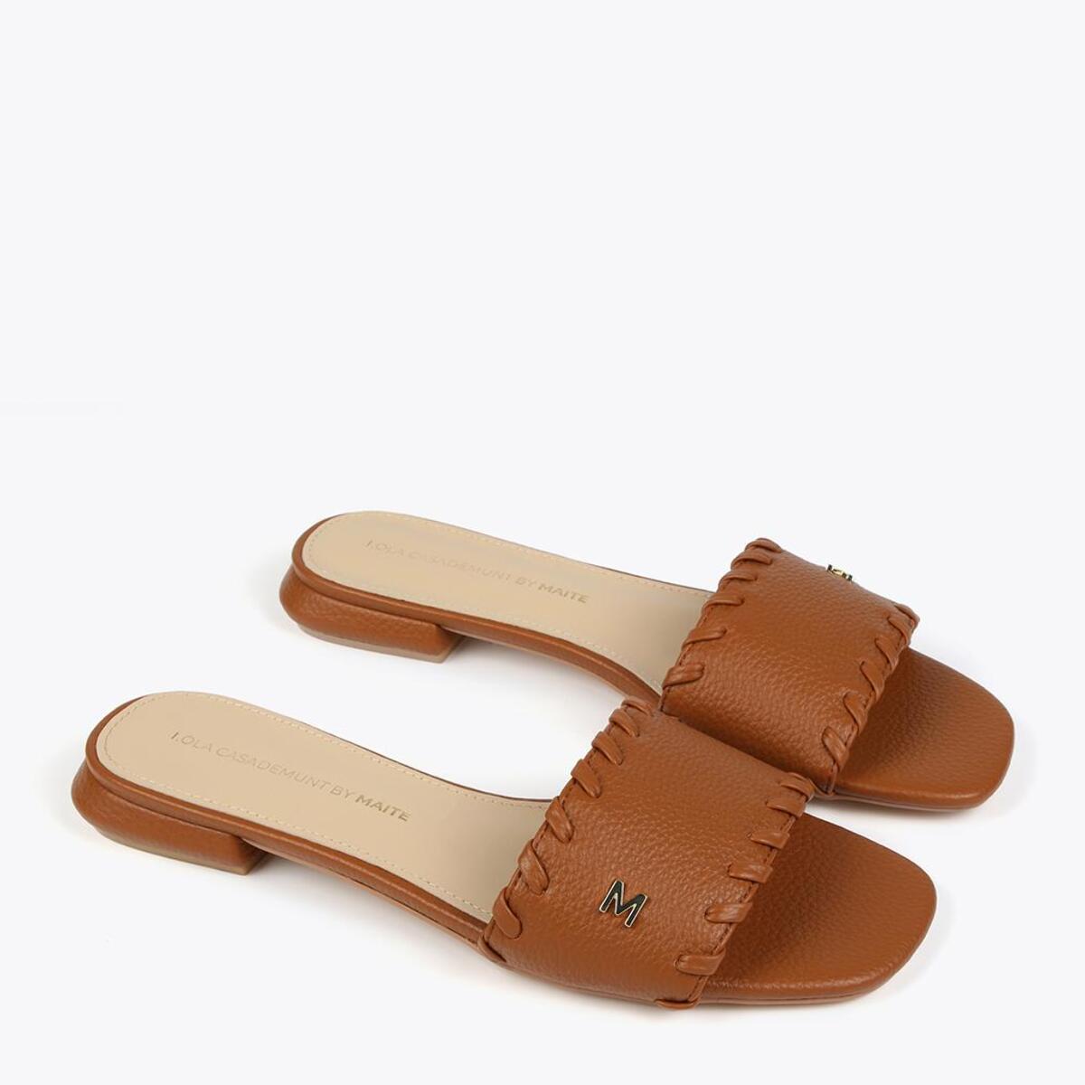 Sandali a ciabattina con dettaglio intrecciato