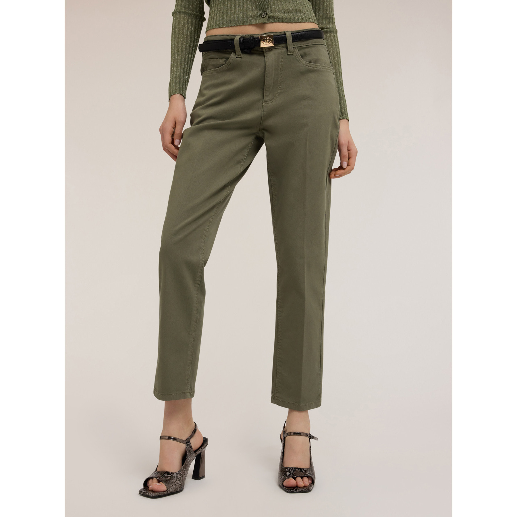 Motivi - Pantaloni carrot Rianne in cotone - Verde militare