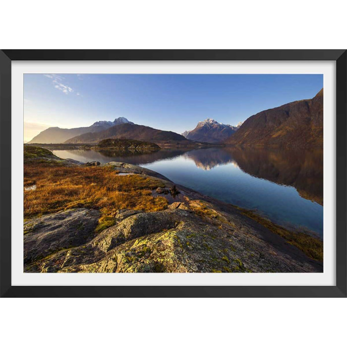 Affiche rafraichissement d'automne sur l île lofoten Affiche + cadre en bois - Noir