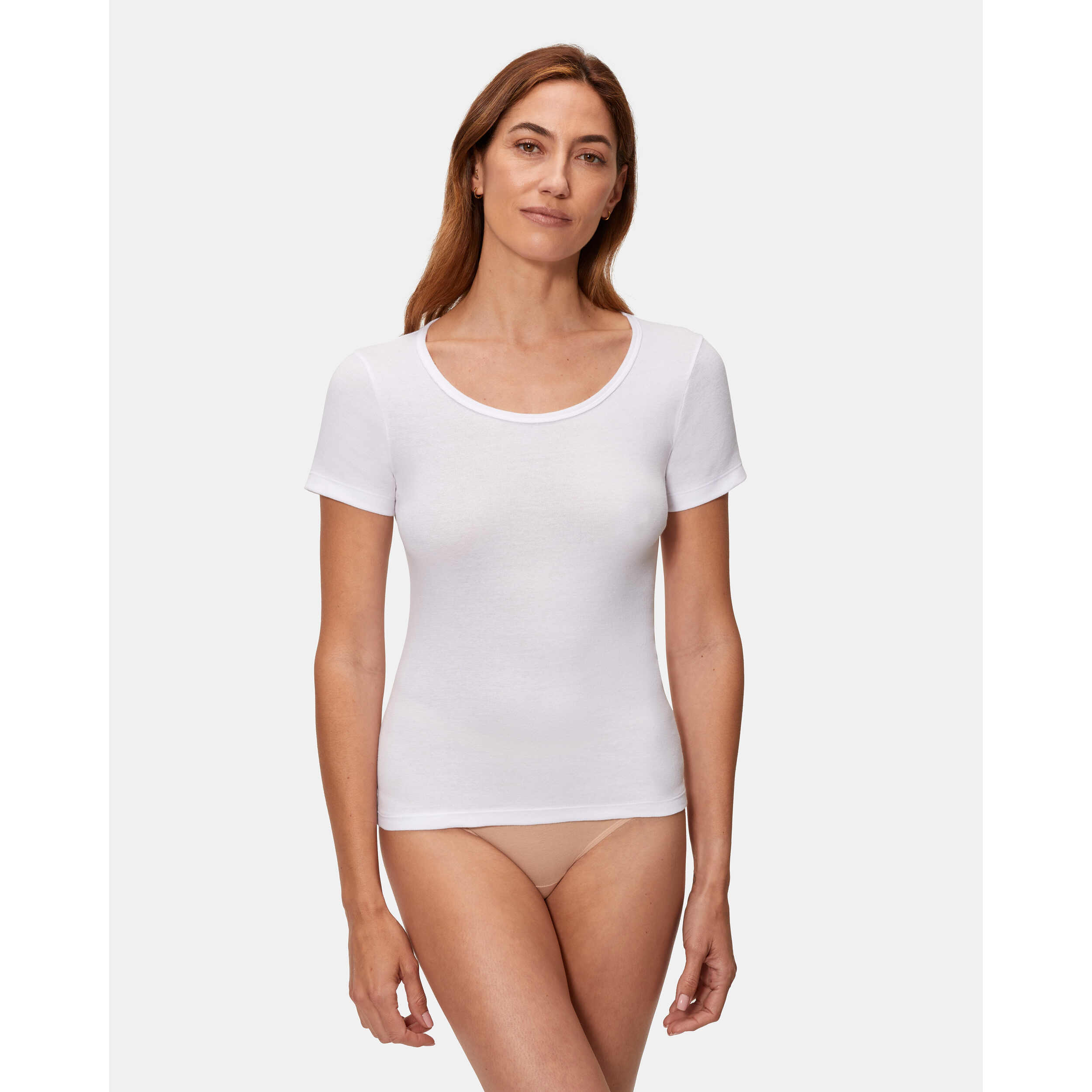 Camiseta manga corta de patrón básico con escote redondo ligeramente escotado