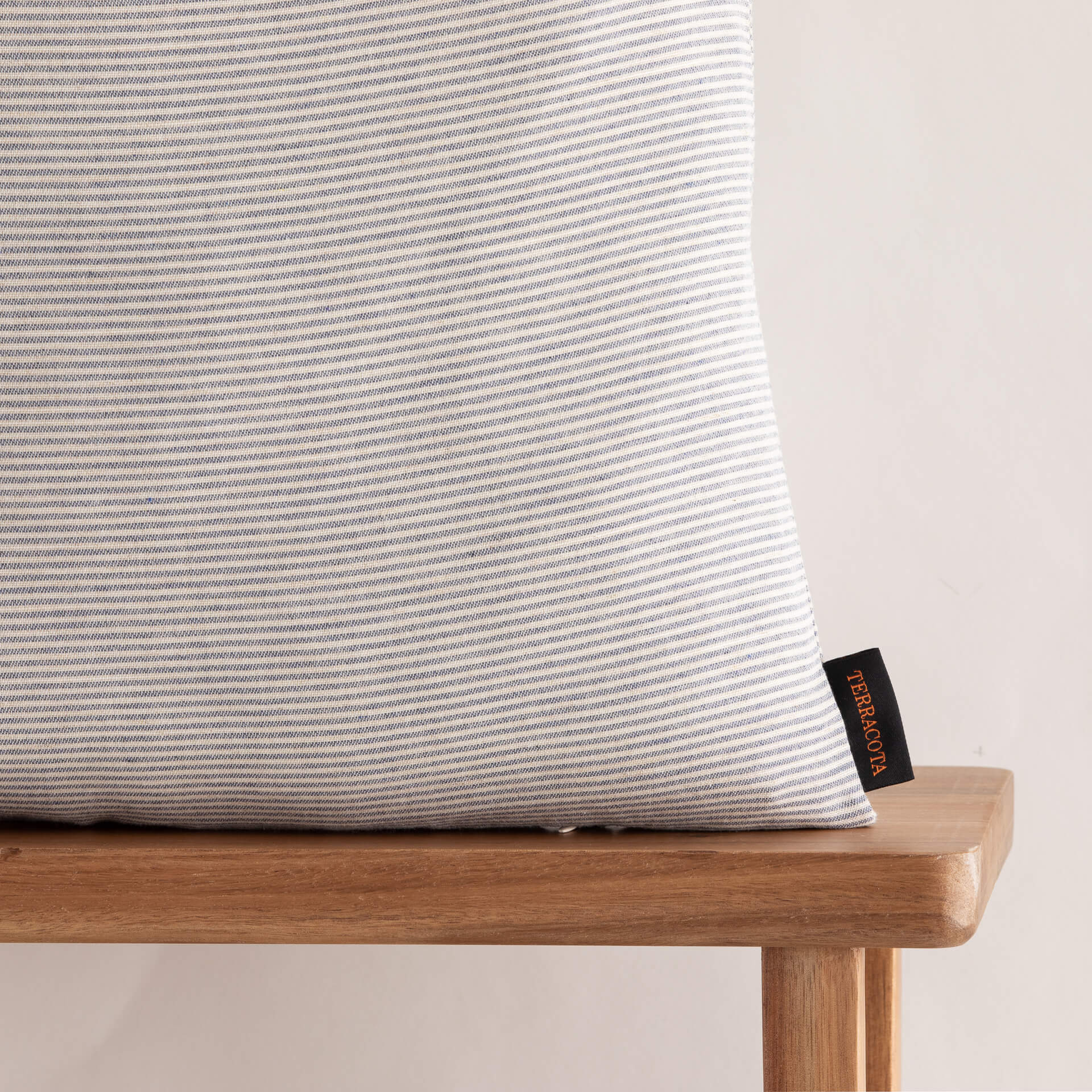 Housse de coussin jacquard 65x65 cm Jávea pequeña Bleu