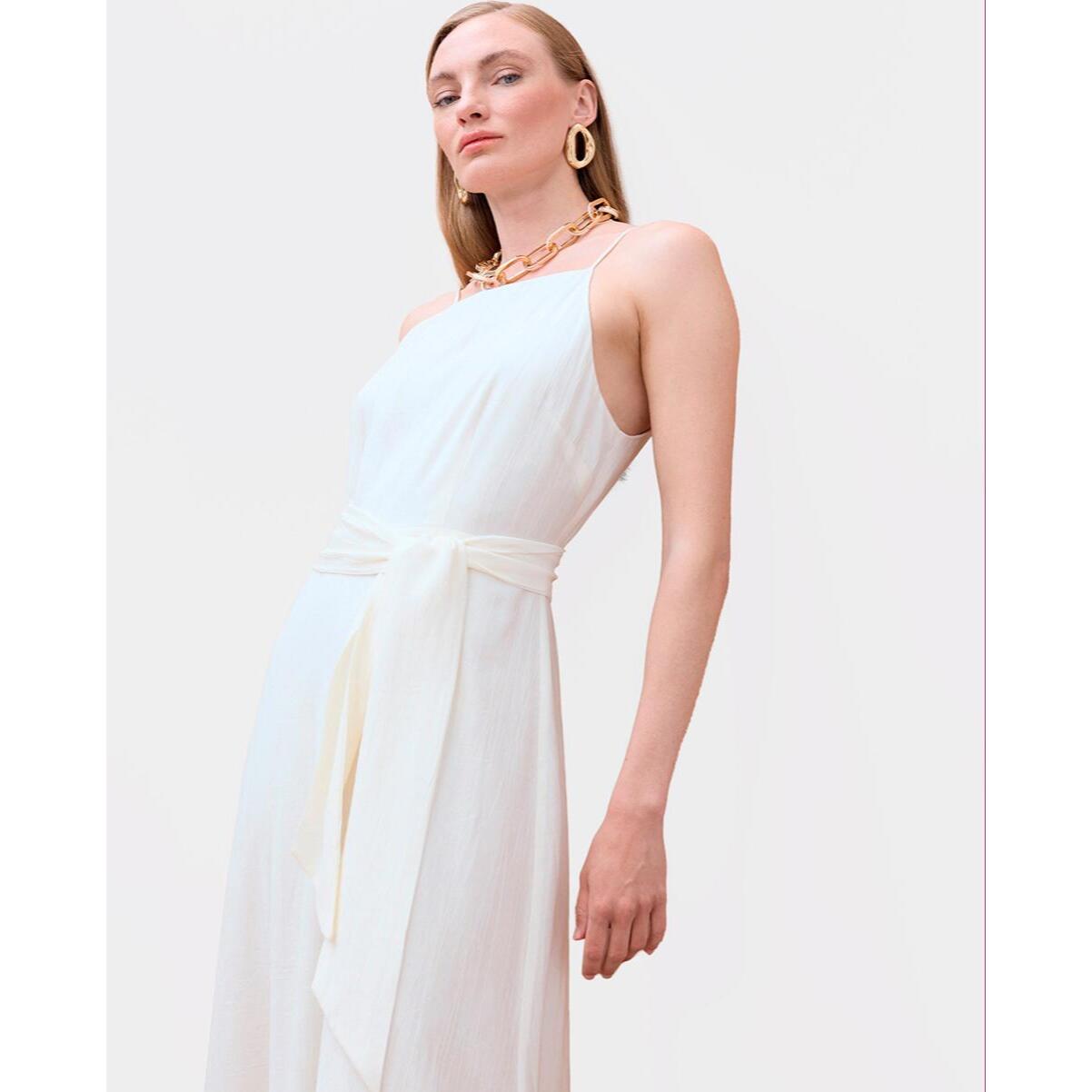 abito con spalline sottili e scollatura dritta