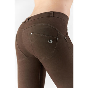 Pantaloni push up WR.UP® skinny in tessuto navetta tinto in capo