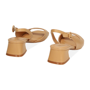 Sandalias con tacón camel