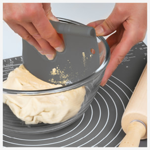 Coupe-pâte avec cône de patissier