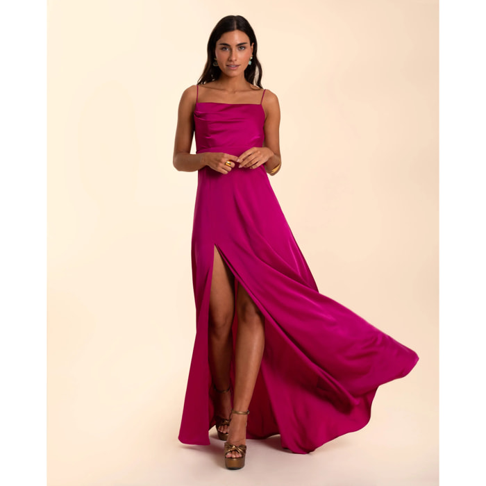 Vestido largo escote recto con abertura