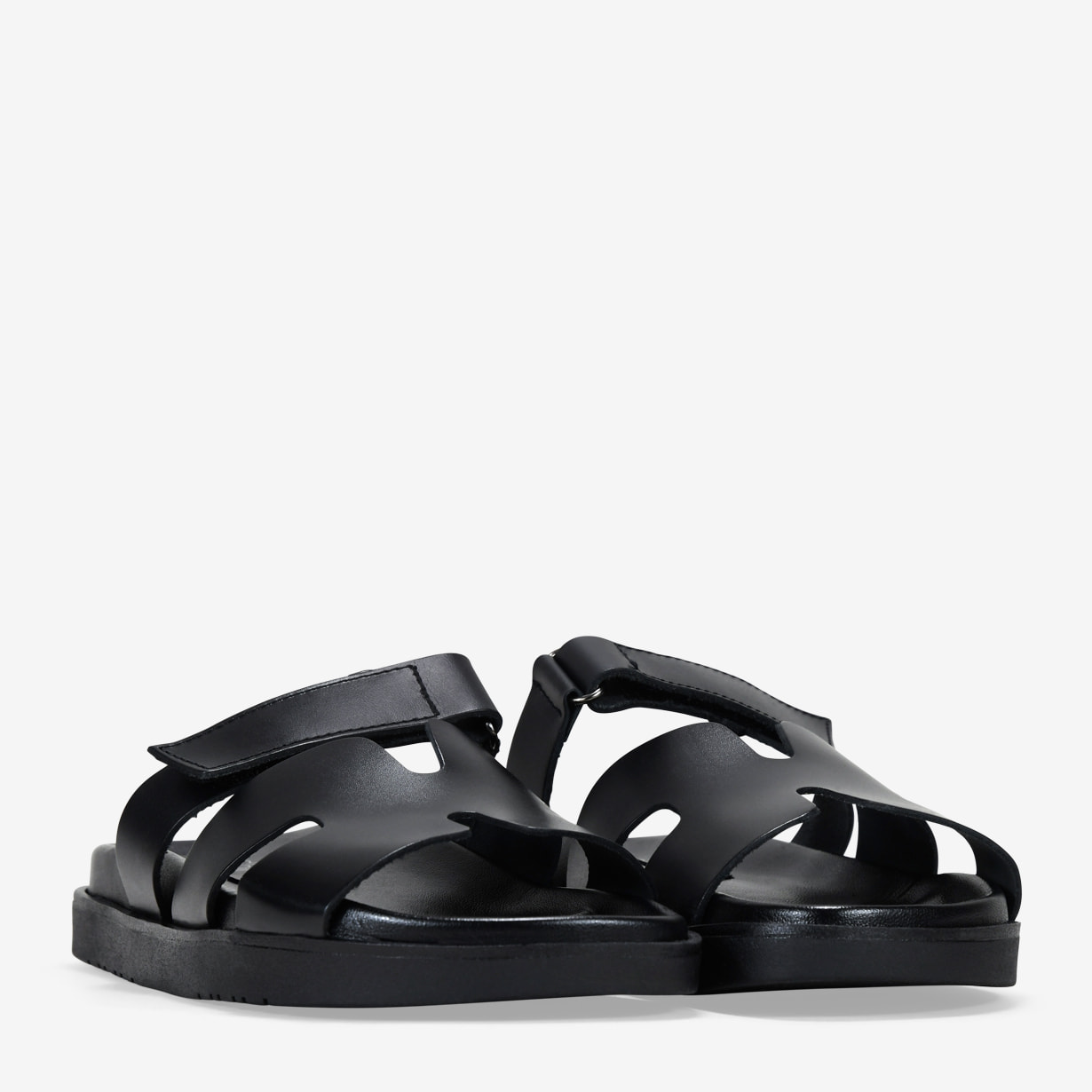 Sandalias planas negras en piel