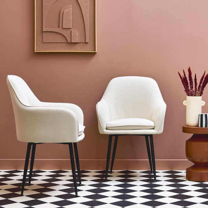 Lot de 2 fauteuils en velours côtelé blanc cassé et pieds en métal noir mat. L 57 x P 59 x H 84.5