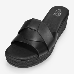 Sandalias de piel negras destalonadas con cuña de esparto