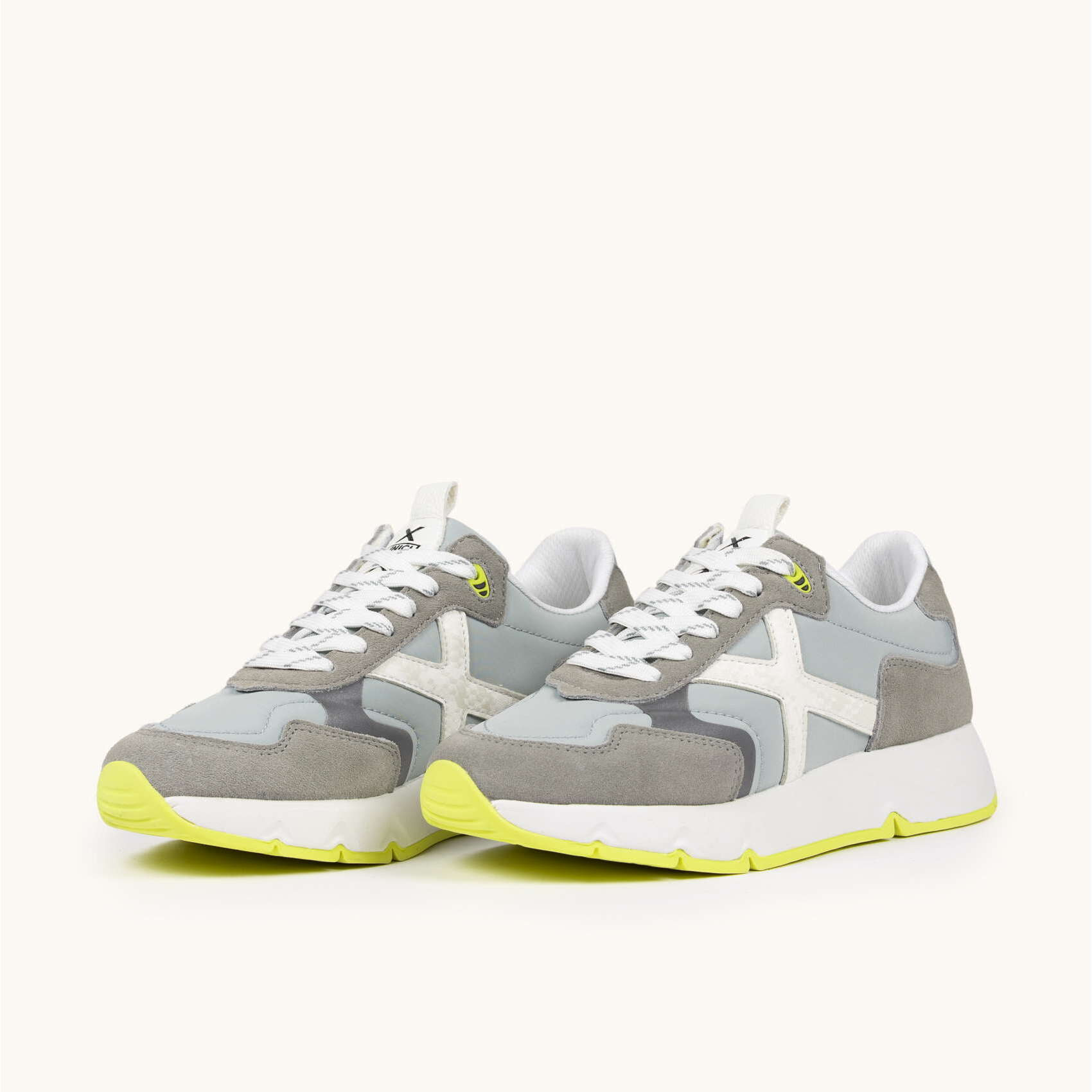 Zapatilla Deportiva Urbana Gris y Amarillo MUNICH MAMBA 08