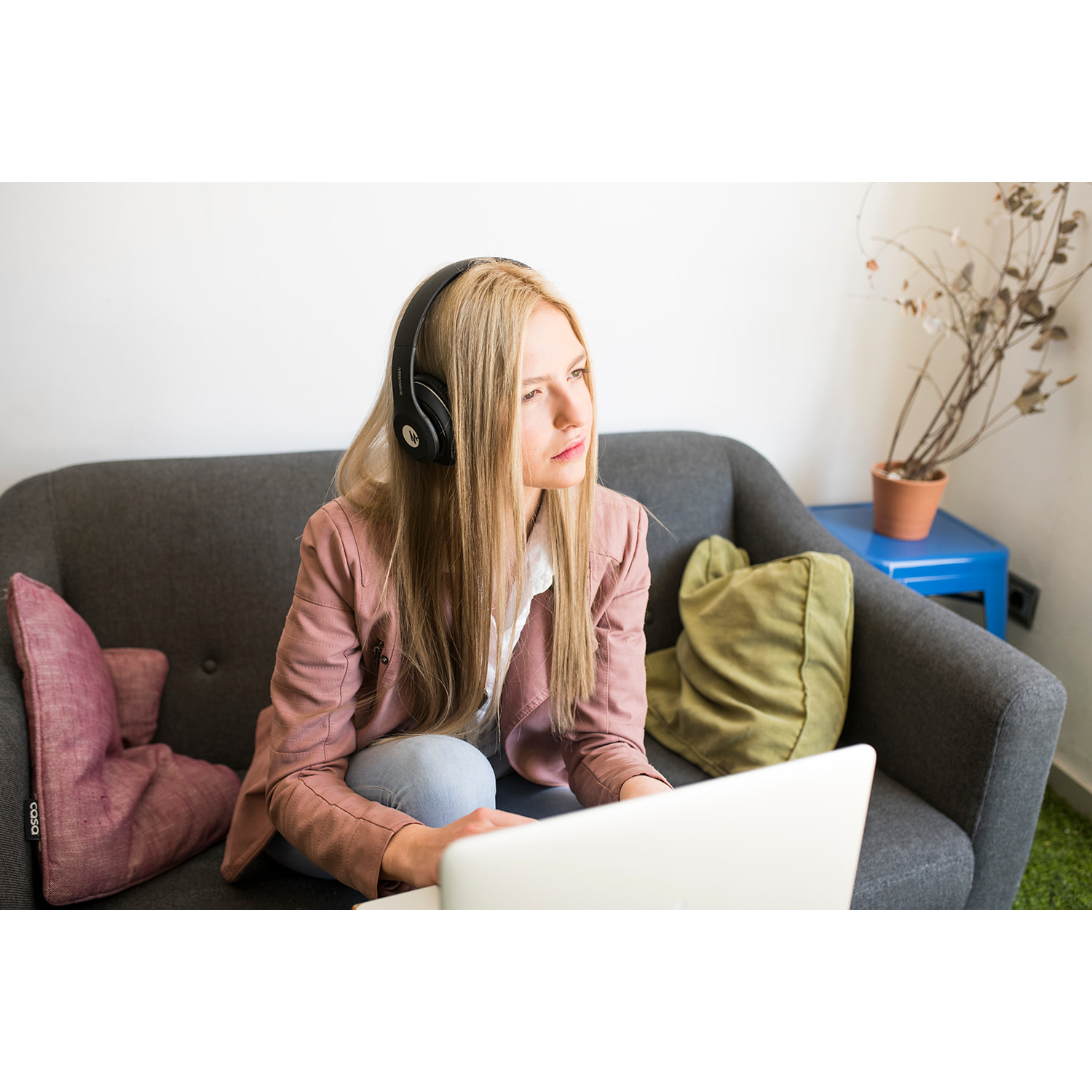 MAGNUSSEN H1 HEADPHONES en color Negro