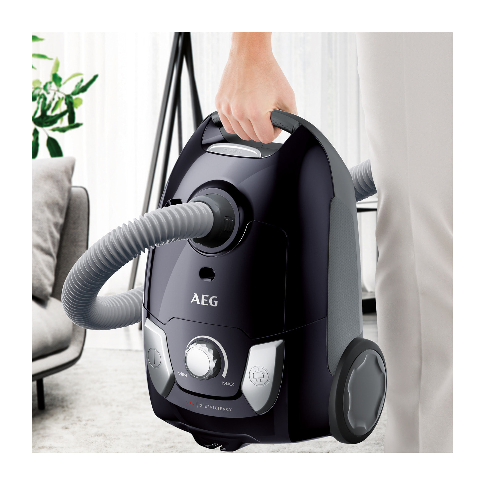 AEG Aspiradora con bolsa VX4 de 750 W y 79 dB(A) VX4-1-EB | Reacondicionado