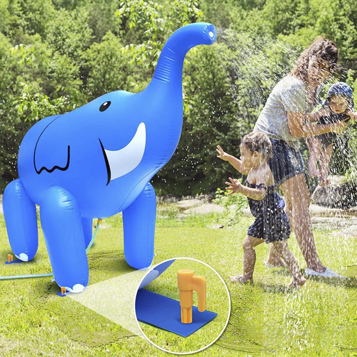 Elefante gigante inflable con aspersor de agua en la trompa. 220x160cm.