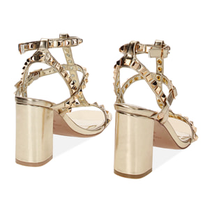 Sandalias con tacón doradas de laminado