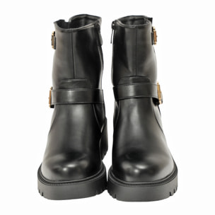 Stivaletti in simil pelle con fondo in gomma